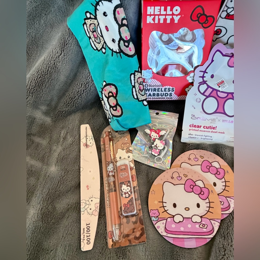 ❤️Sanrio Hello Kitty Canvas Zippered Tote & 20+ Accessories -Earbuds, Pillowcase - Picture 7 of 10